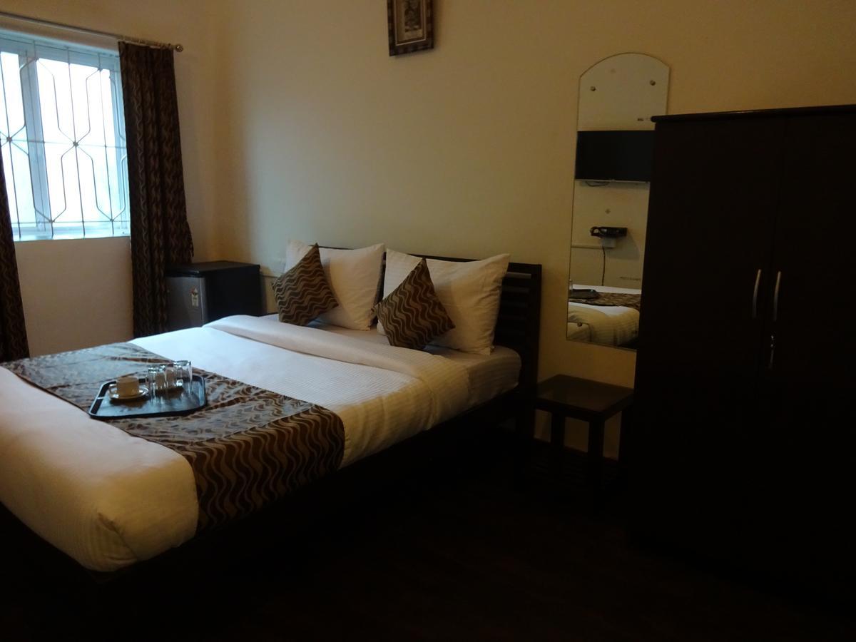 Hotel Sai Baga Bagian luar foto