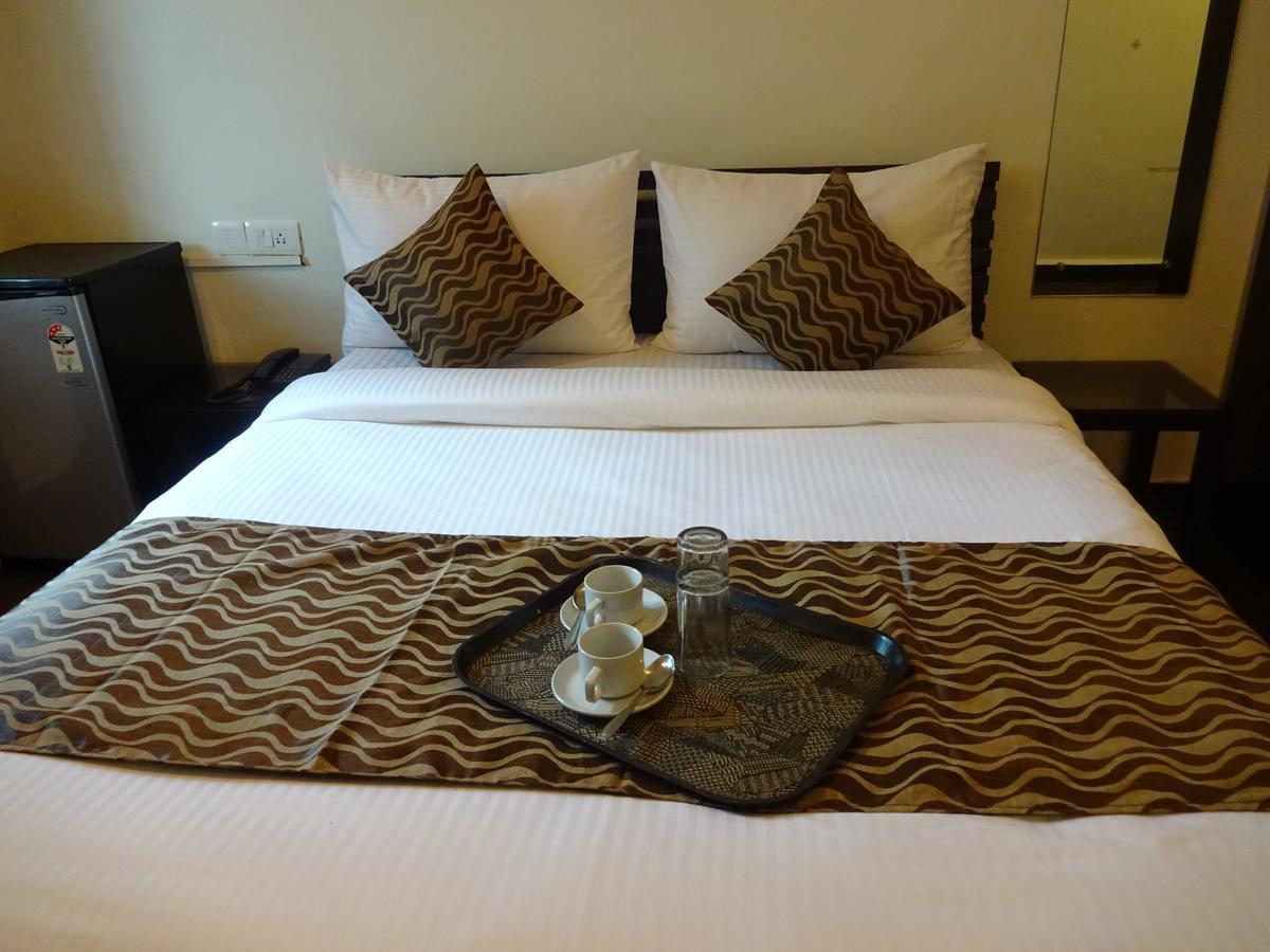 Hotel Sai Baga Bagian luar foto