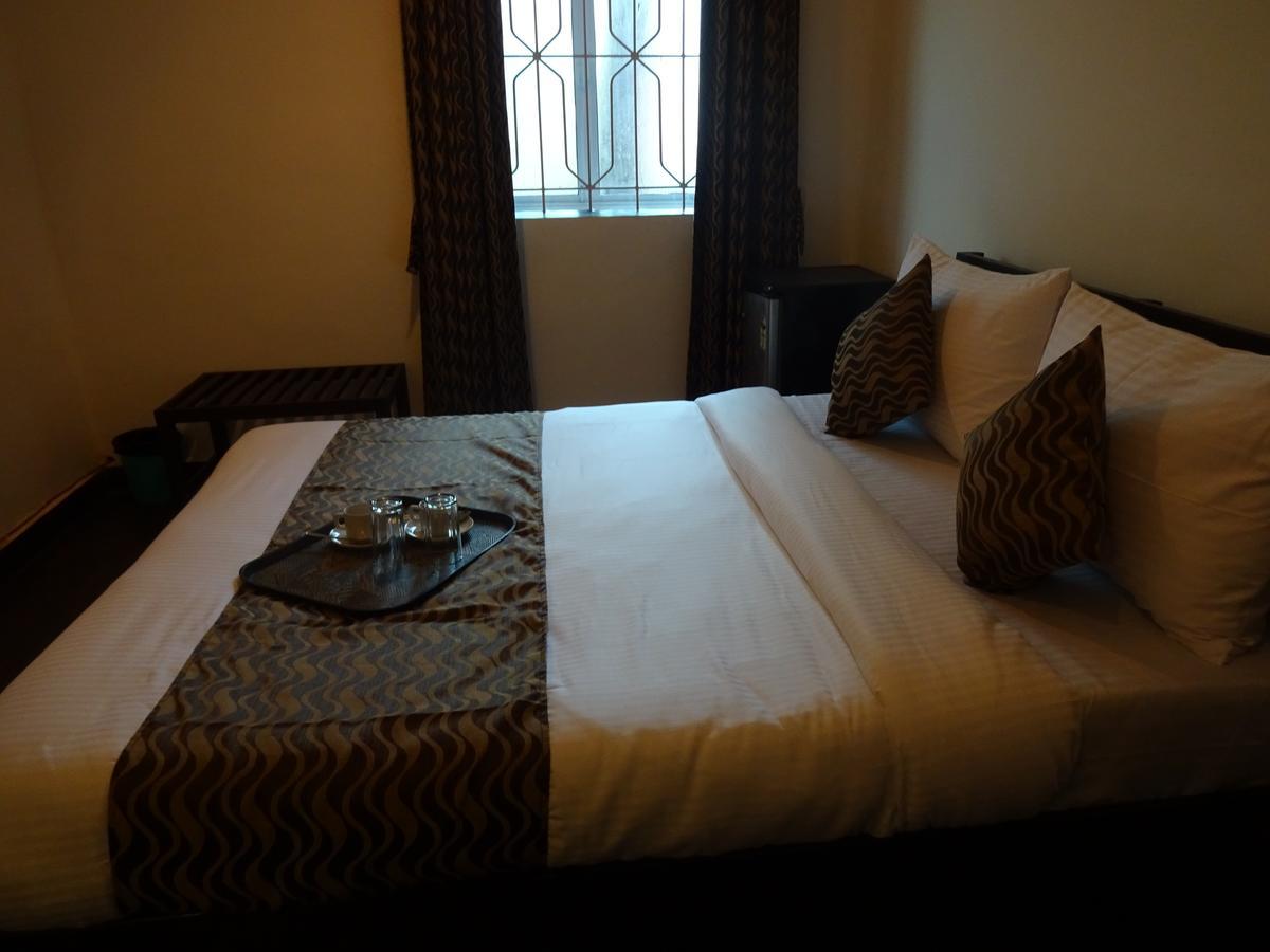 Hotel Sai Baga Bagian luar foto