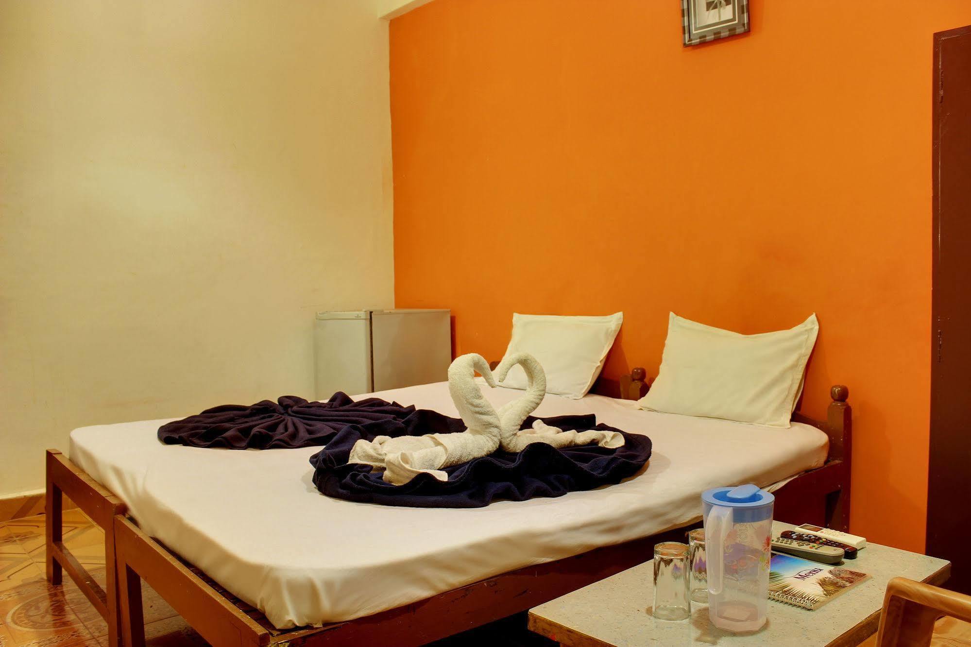 Hotel Sai Baga Bagian luar foto